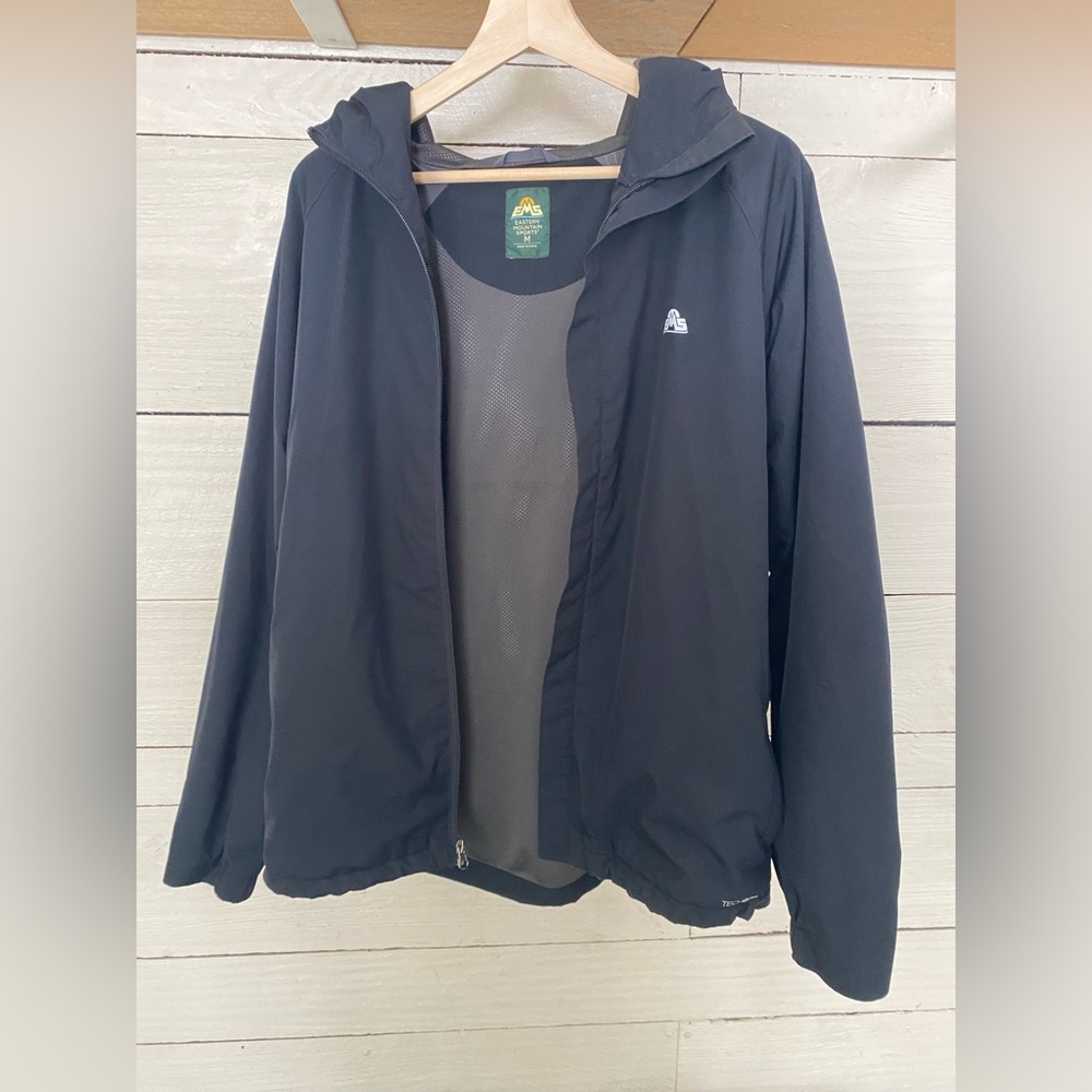 Eastern Mountain Sports. Men's Black Hooded Windbreaker Jacket